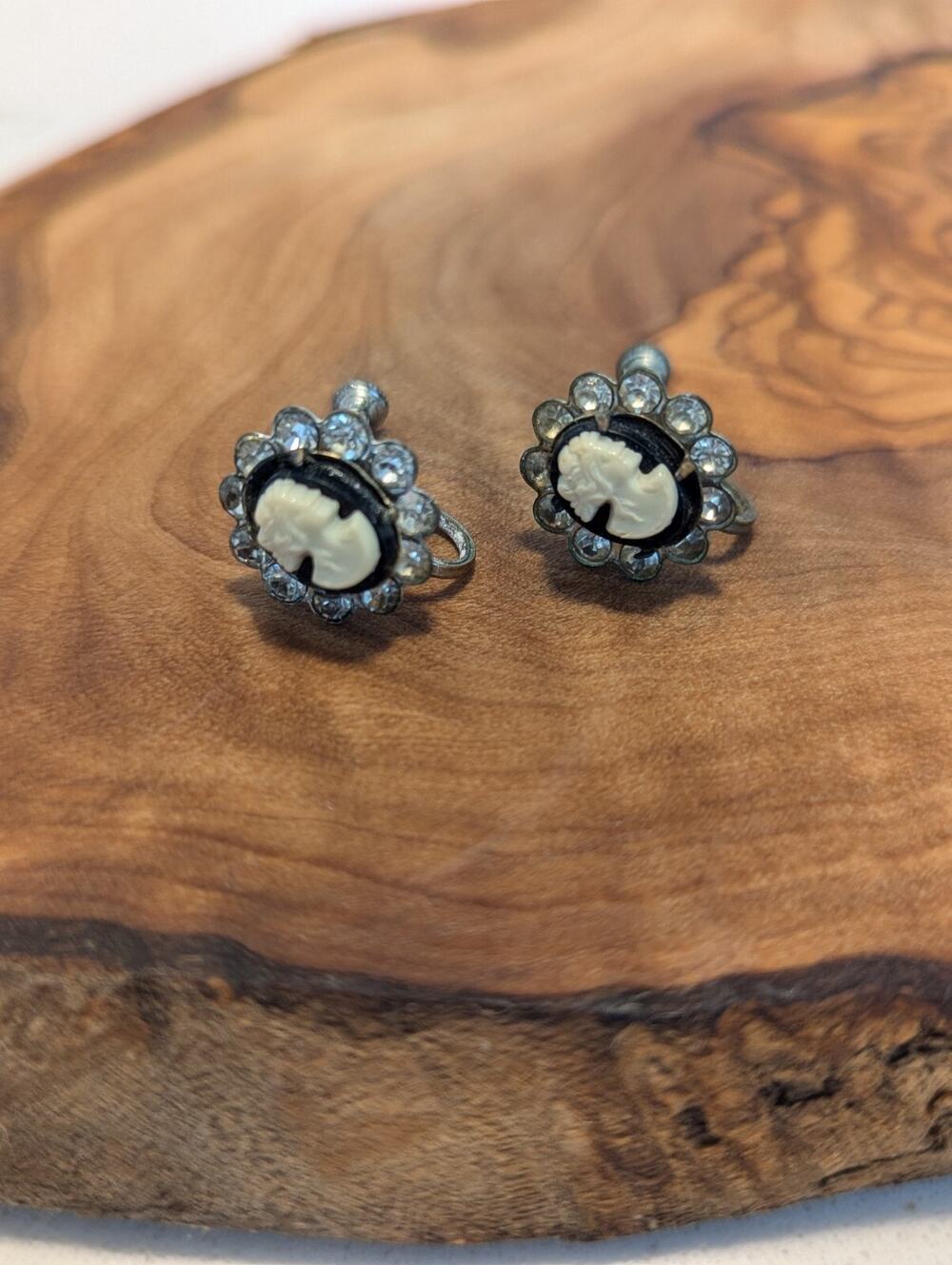 Vtg Black White Cameo Screw Back Earrings Rhinestone Halo Victorian Revival EUC